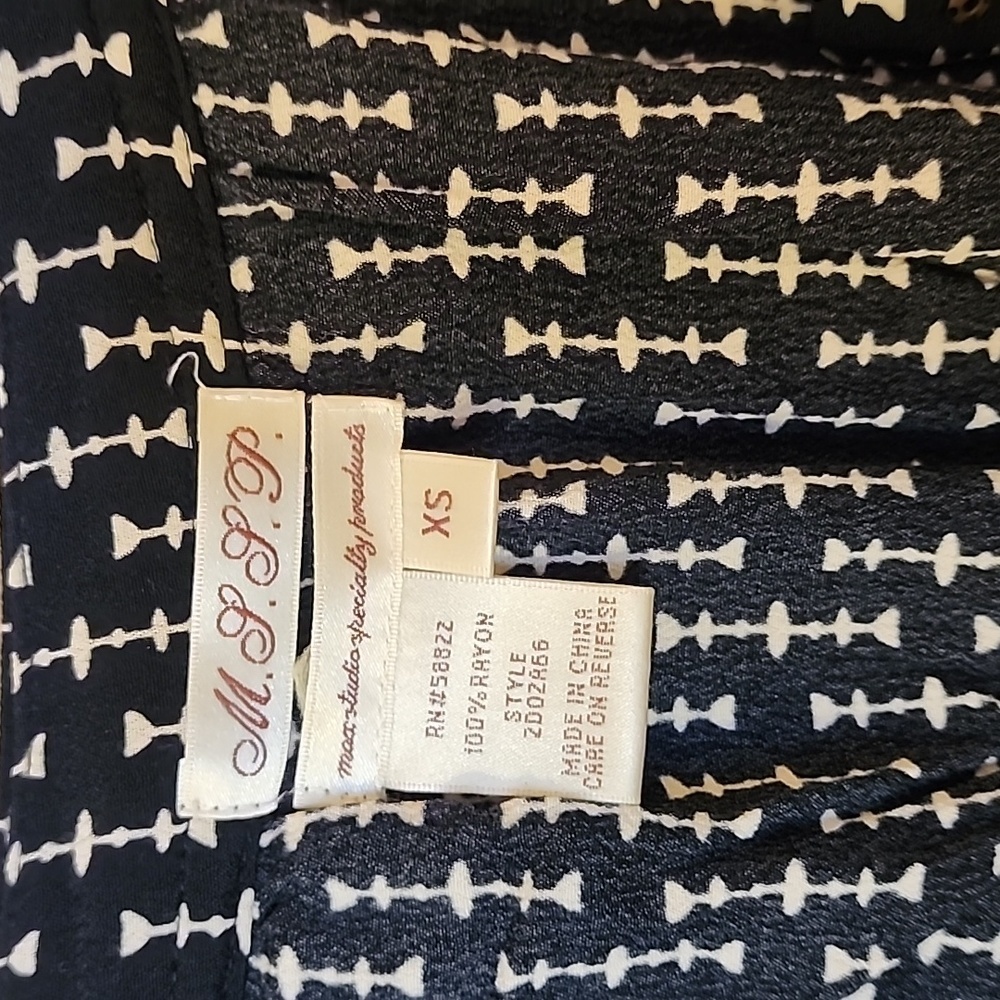 Linens dress size xs with puffies sleeves - Picture 4 of 4